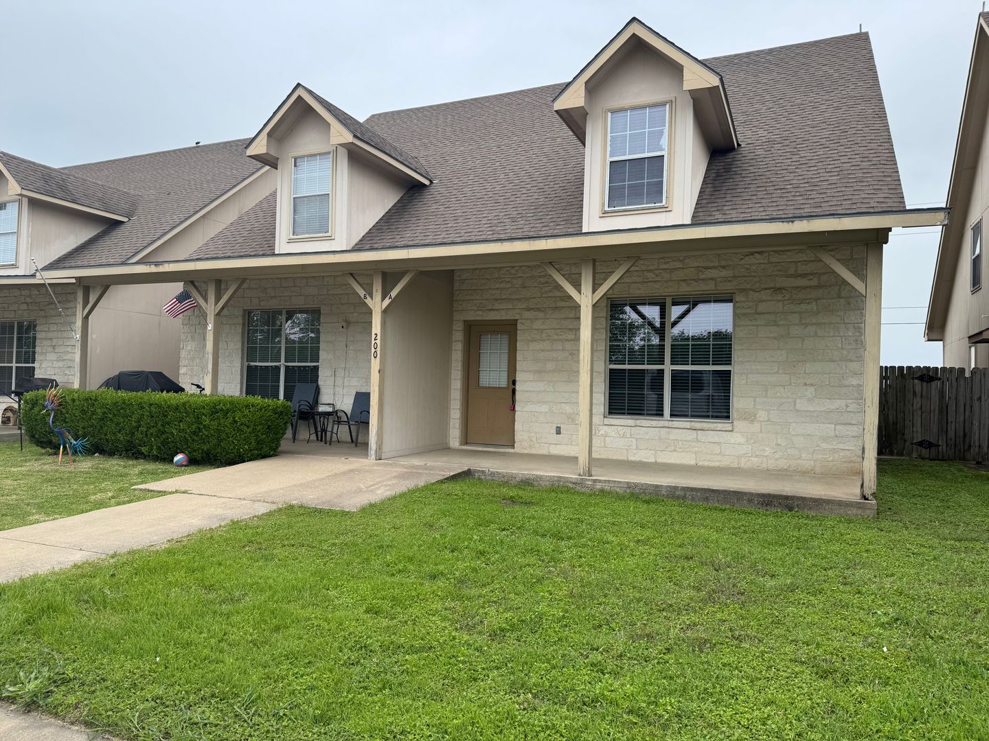 Jarrell Apartment: 200 Sandstone Drive AB