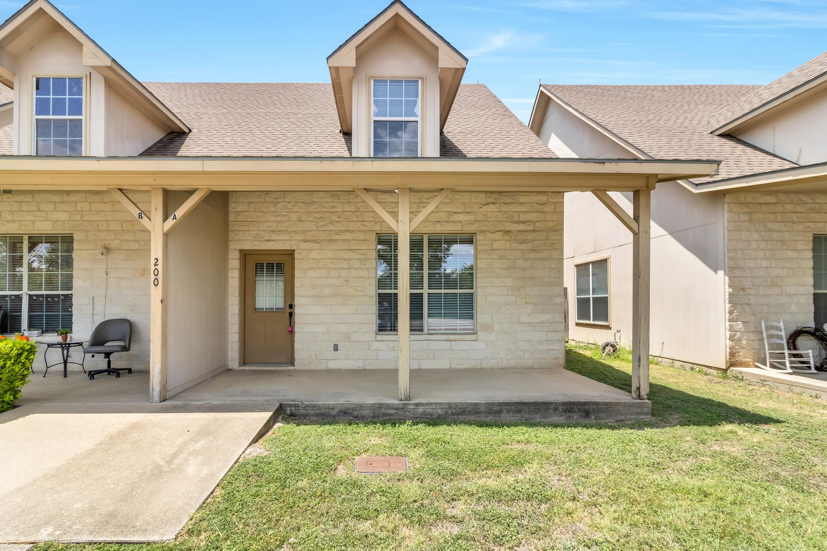 Jarrell Apartment: 200 Sandstone Drive AB