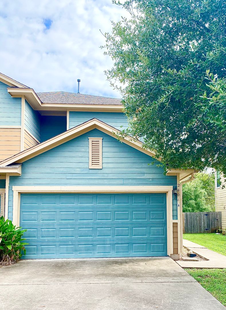Austin Multiplex: 2406 Allred Dr