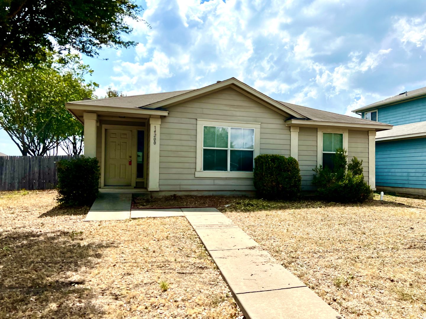 Manor House: 14200 Briarcreek Loop