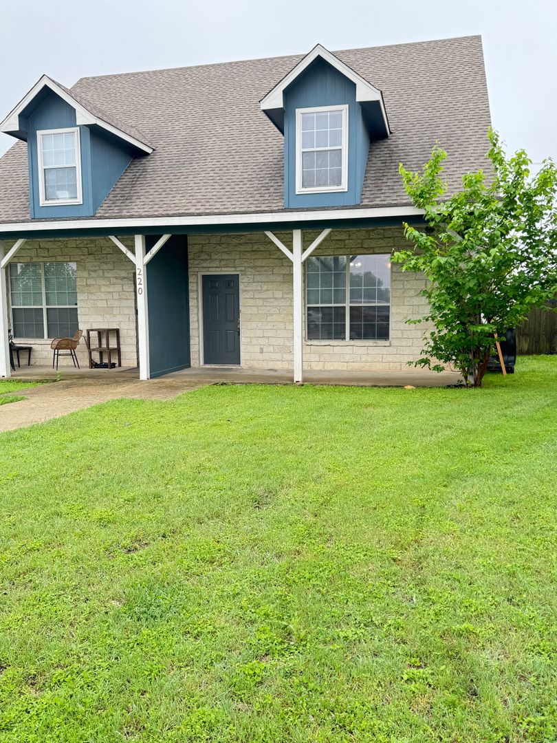 Jarrell Multiplex: 220 Sandstone Drive EF