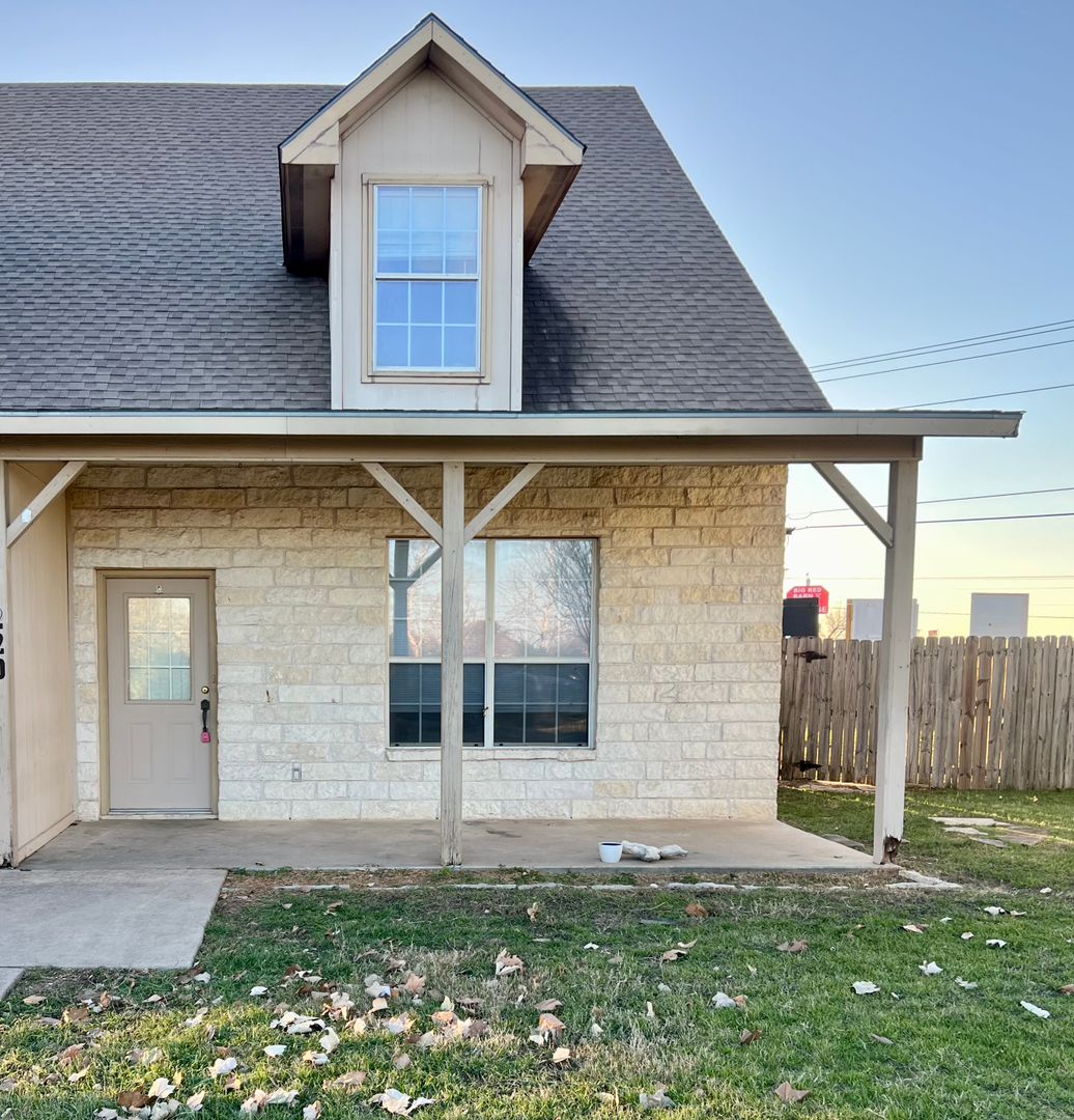 Jarrell Multiplex: 220 Sandstone Dr