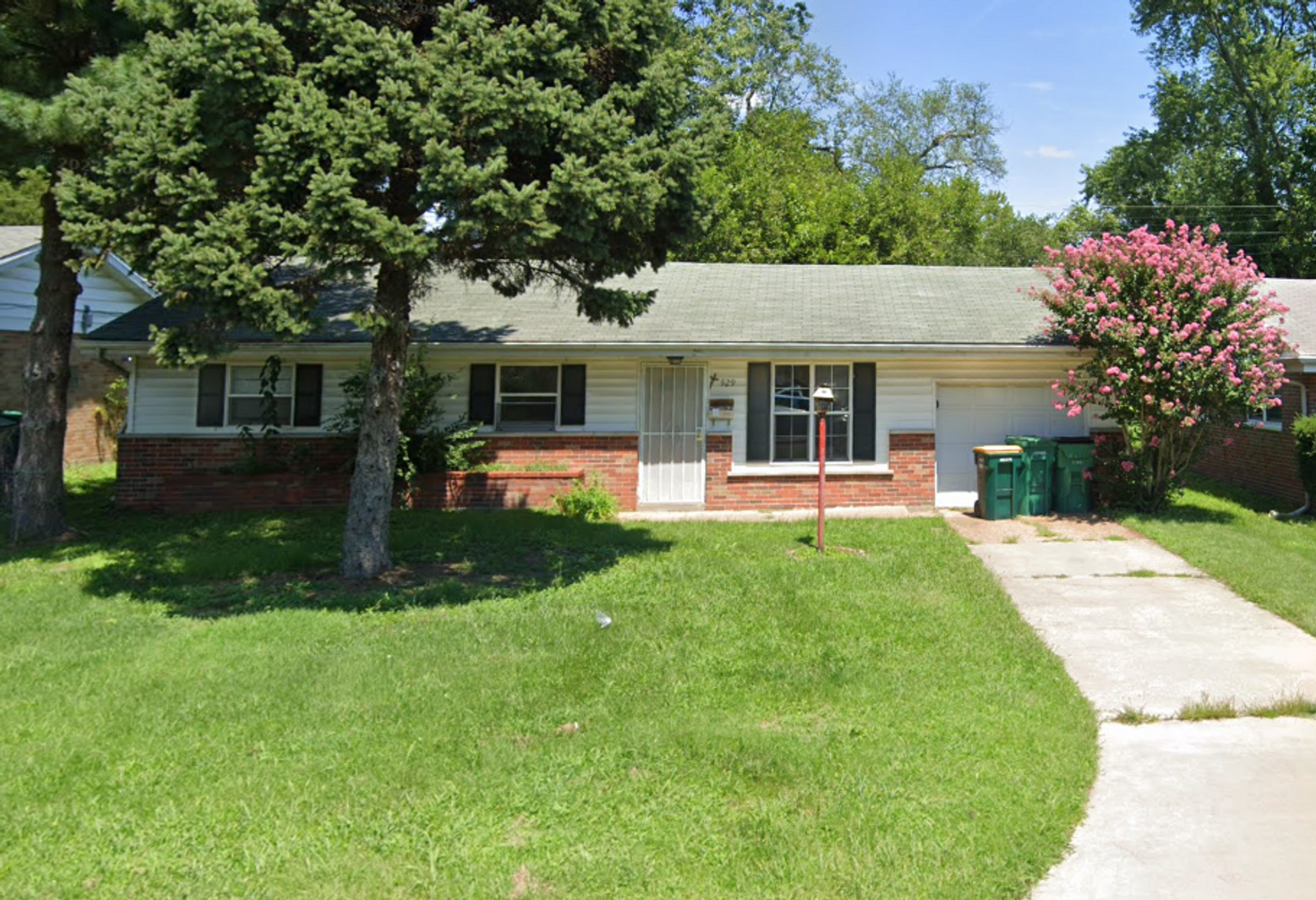 Saint Louis House: 929 Lebon Dr