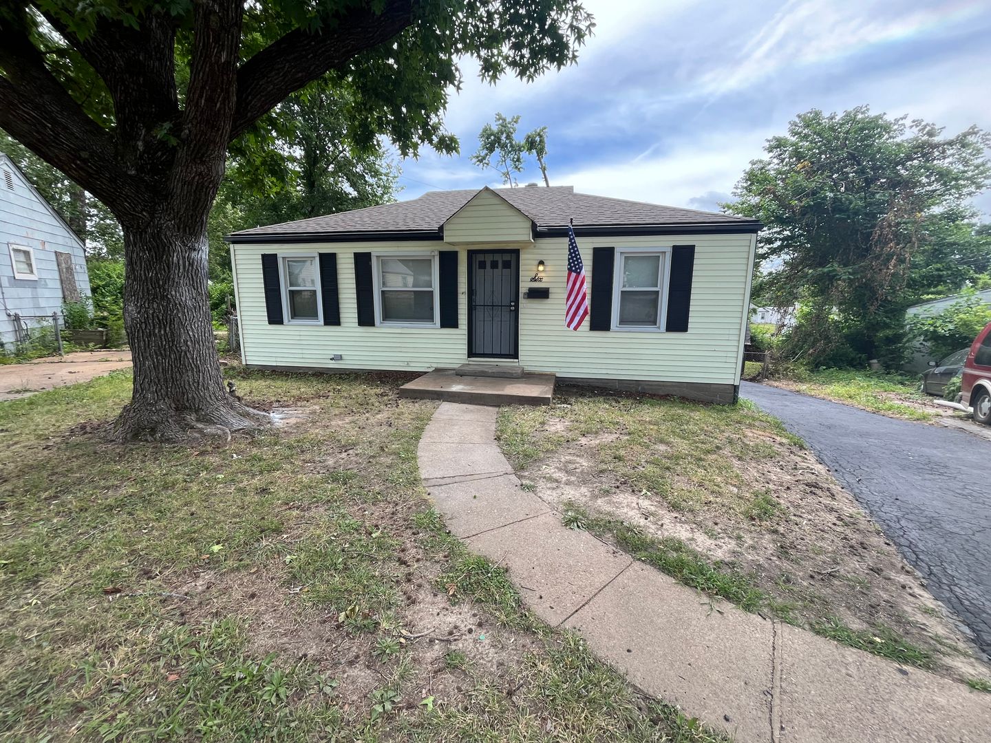 Saint Louis House: 6 Dadebridge Ct