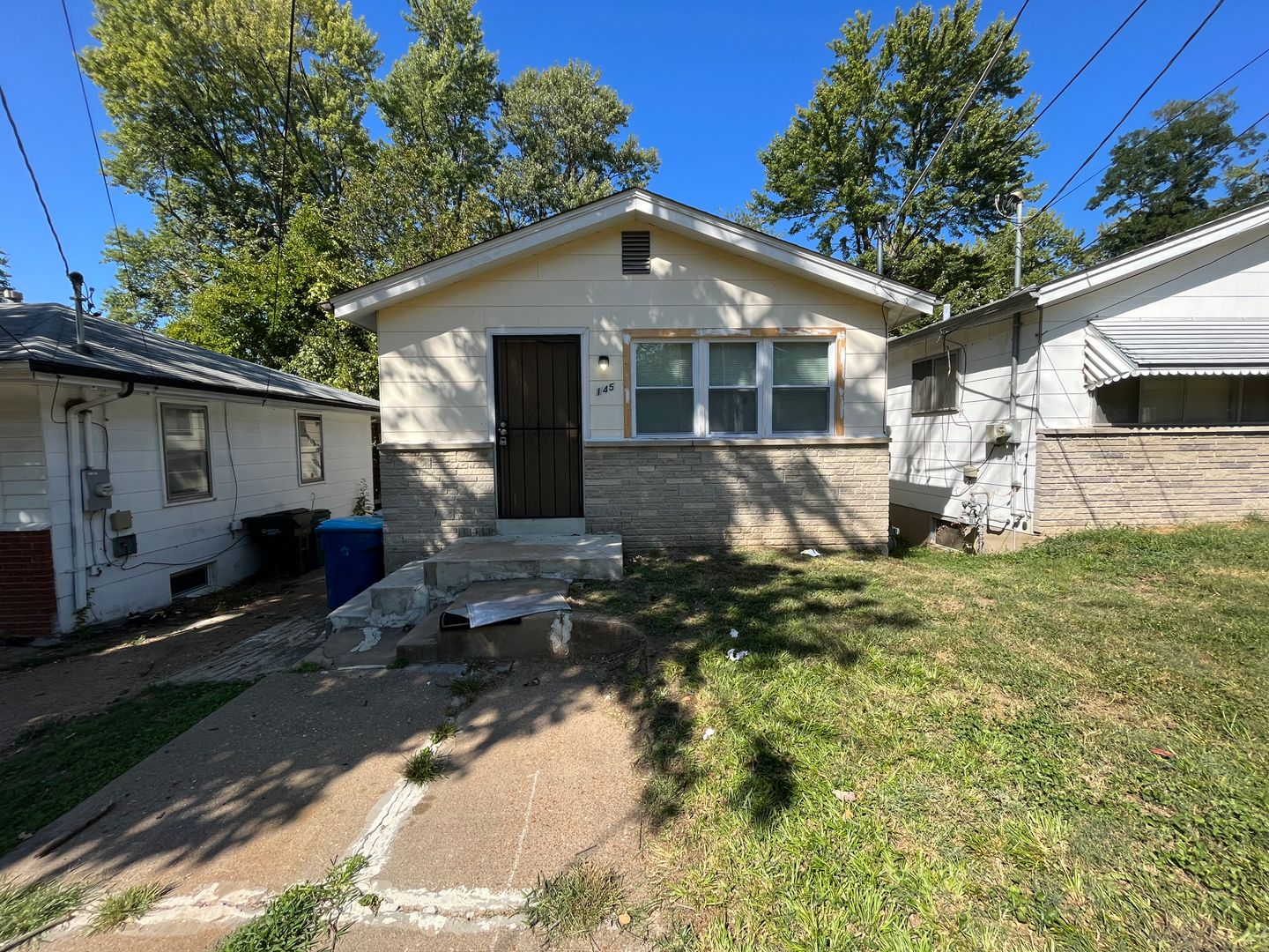 Saint Louis House: 145 Buddie Ave