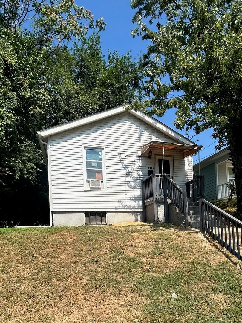 Saint Louis House: 5355 Helen Ave