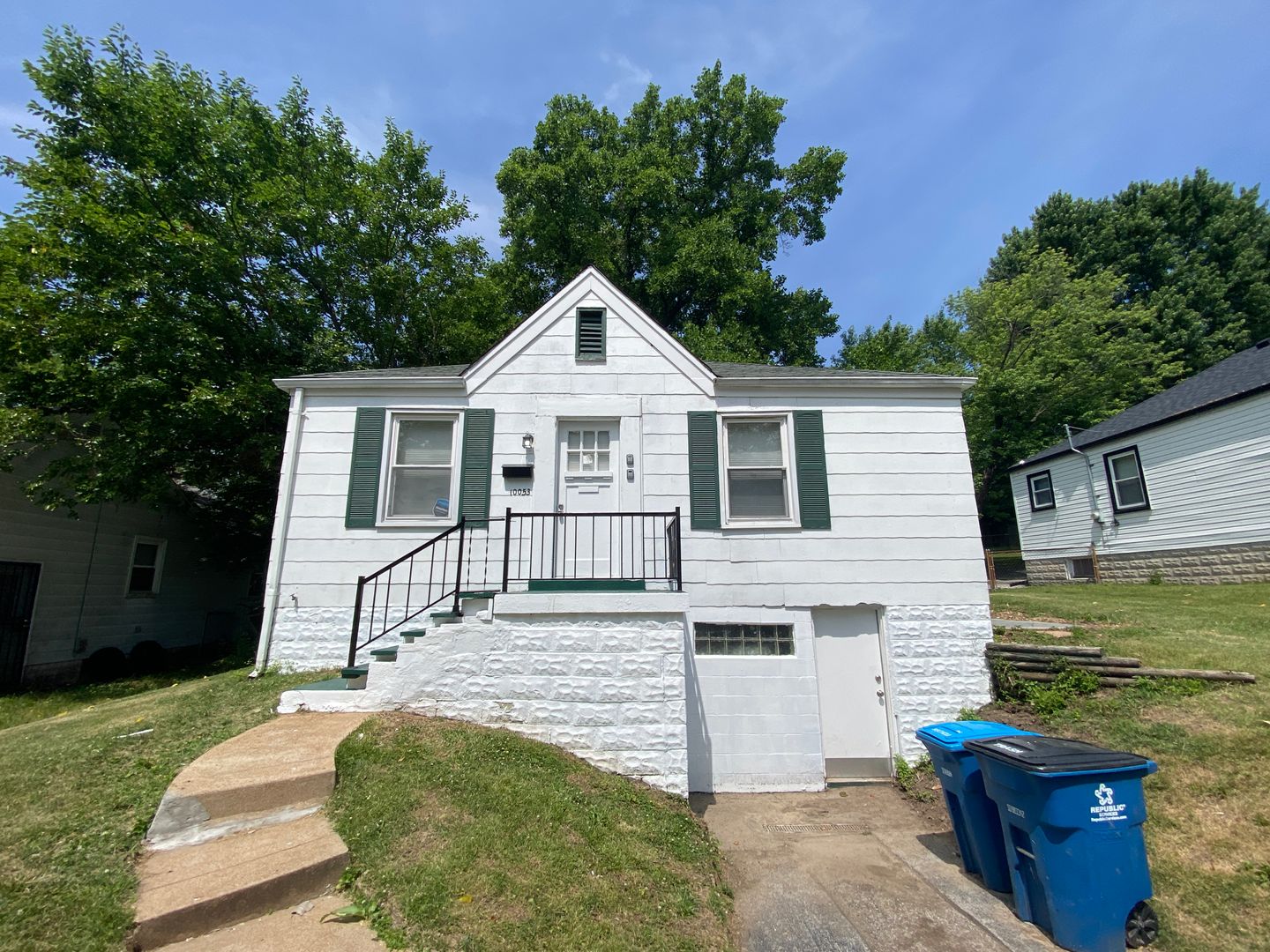 Saint Louis House: 10053 Dorothy Ave