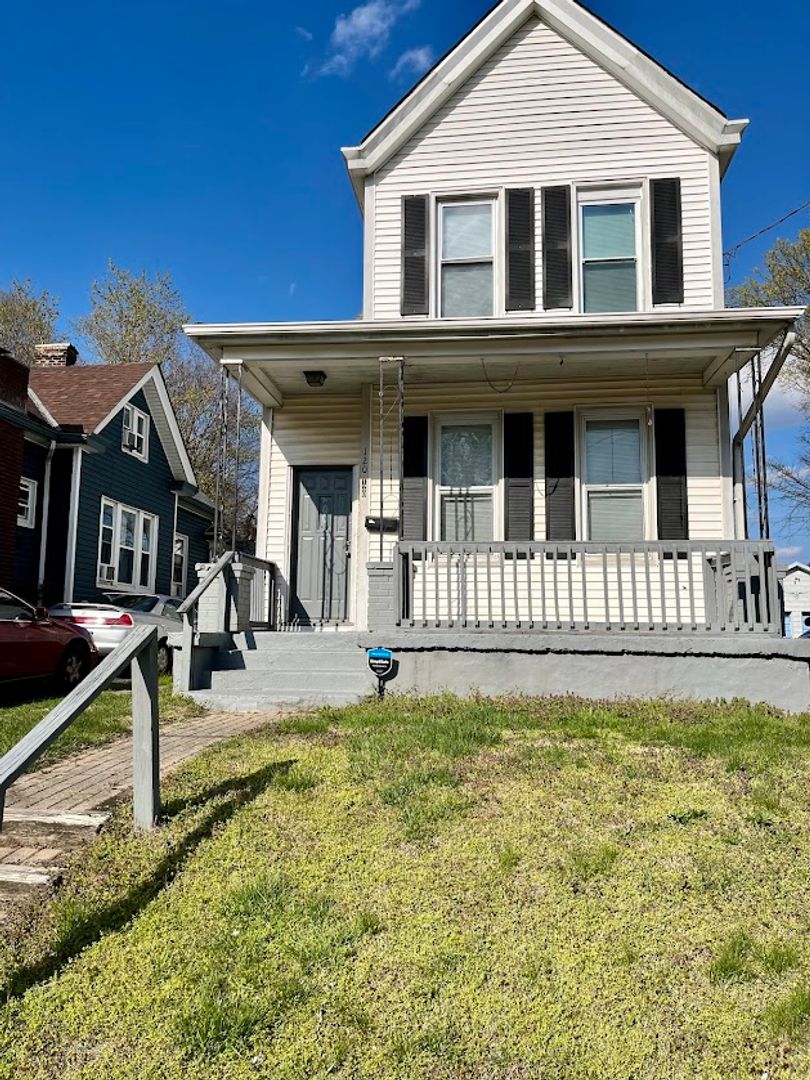 Cincinnati House: 120 W 65th St