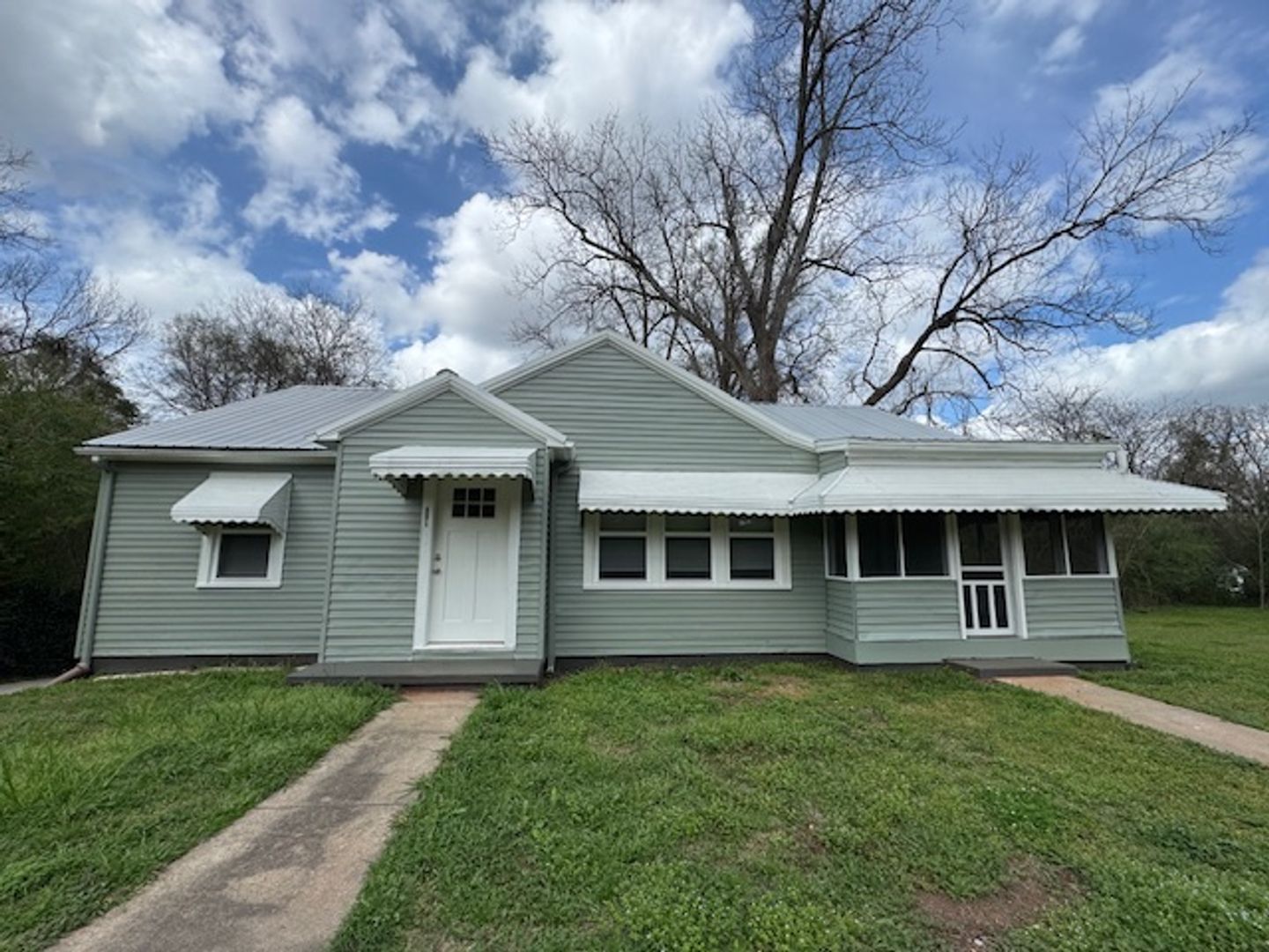 West Point House: 505 East 5th Street