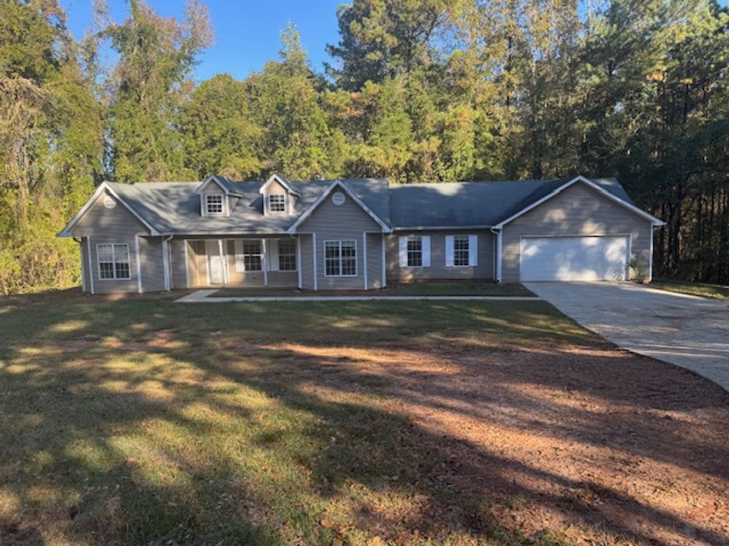 Hogansville House: 482 S. Bolee Rd.