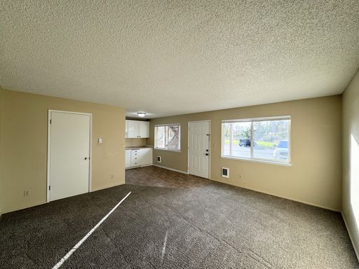 Summer Ending MOVE IN SPECIAL! – photo 1
