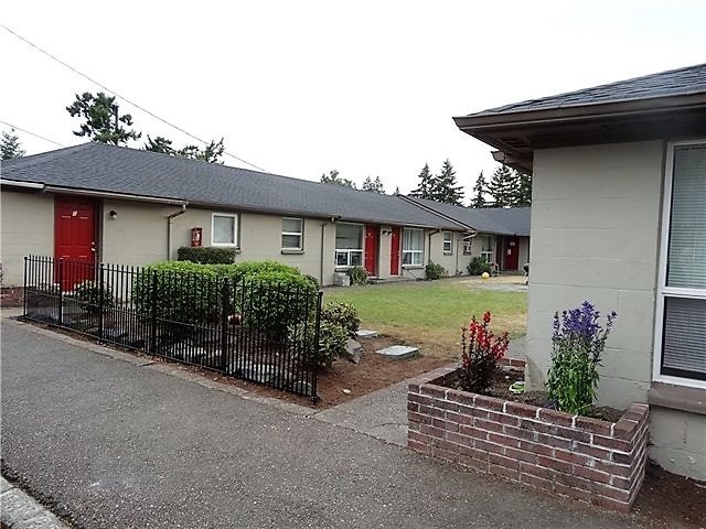 Lakewood Apartment: 8814-8815 Lochburn Lane SW