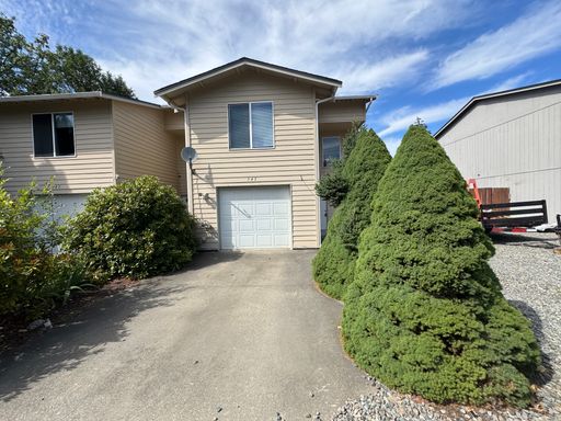 Tucked Away- Three Bedroom Pac Ave Duplex! – photo 1
