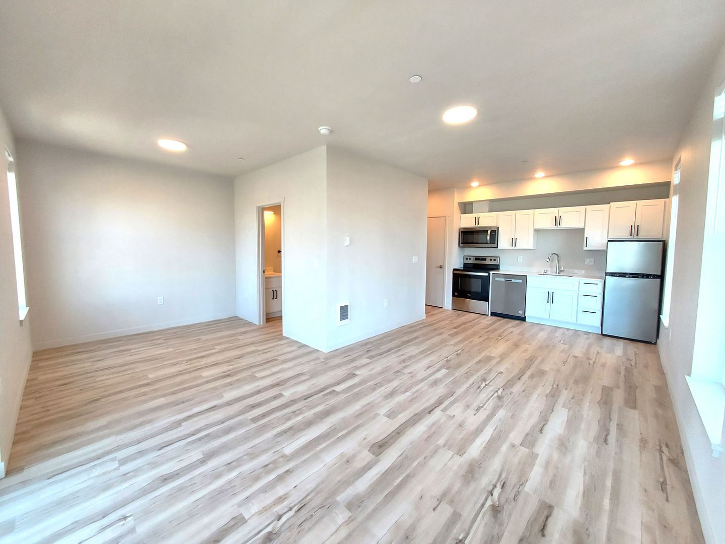 Tacoma Apartment: 810 Yakima Ave