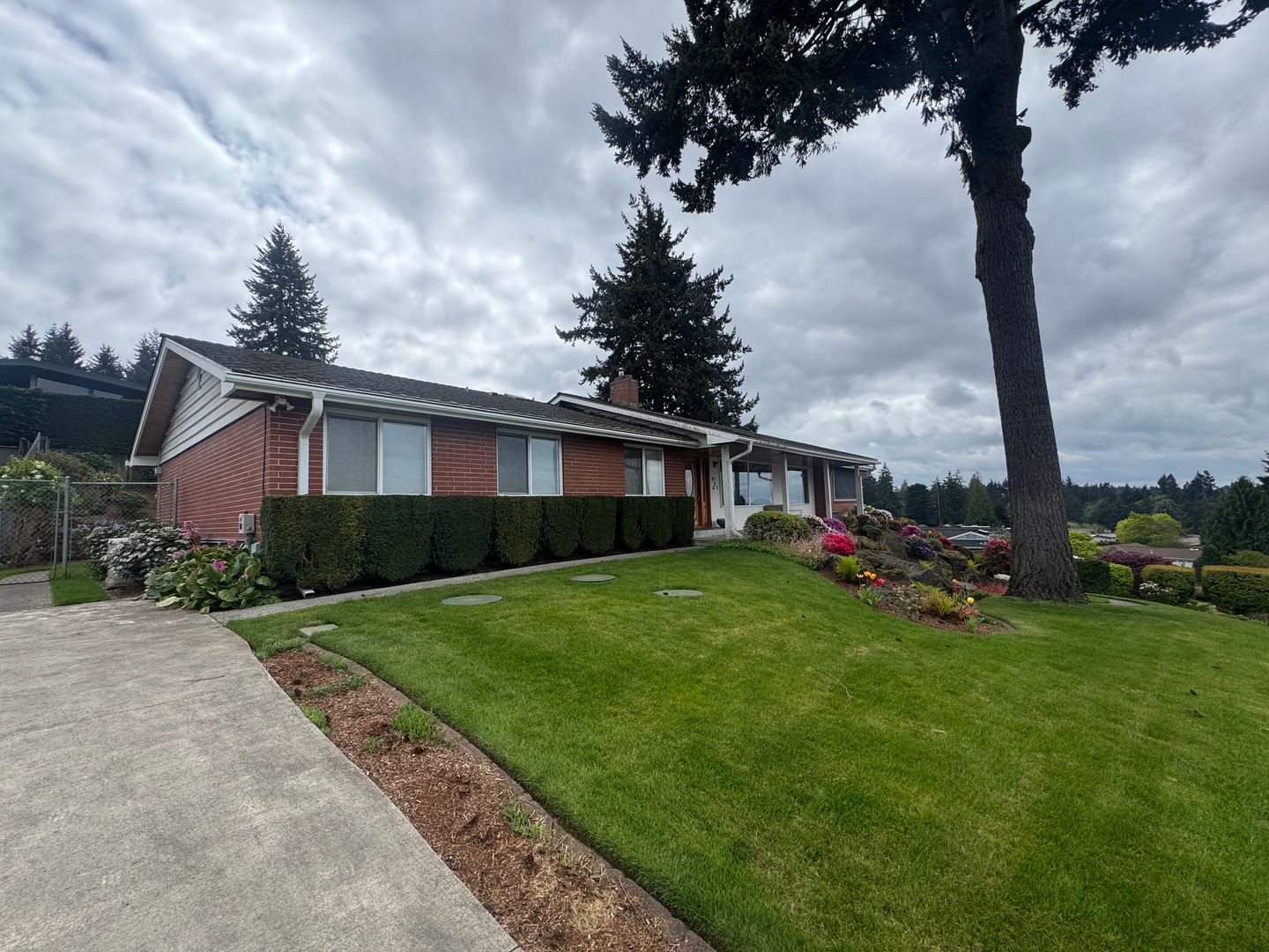 Federal Way House: 927 S 294th PL