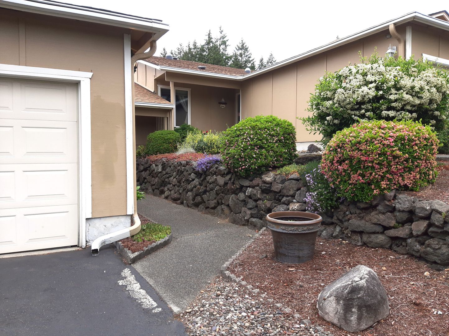 University Place Condo: 7117 40th Street W