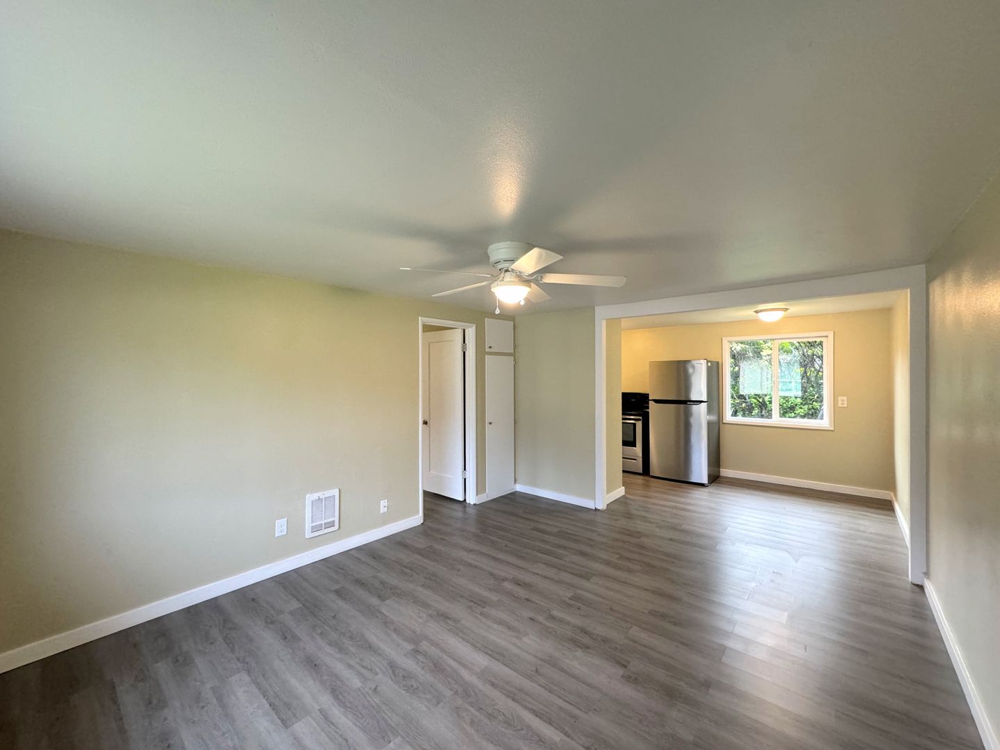 Lakewood Apartment: 8814-8815 Lochburn Lane SW