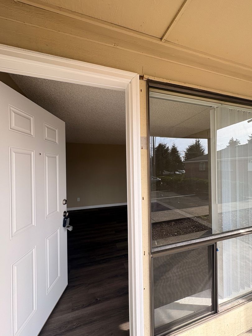 Lakewood Apartment: 5925 99th Street SW
