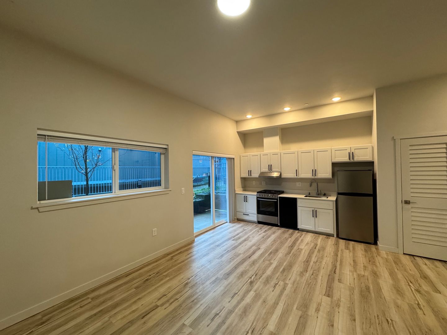 Tacoma Apartment: 810 Yakima Ave