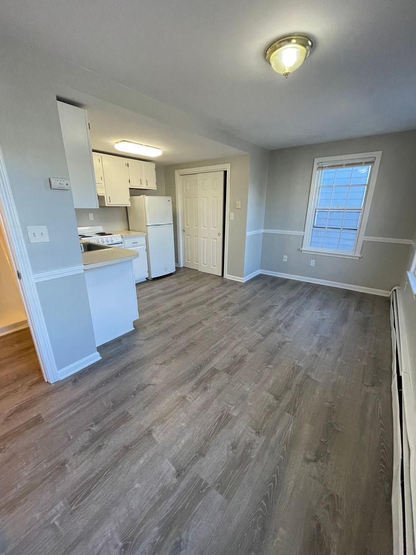 Salem Apartment: 10 Summer St