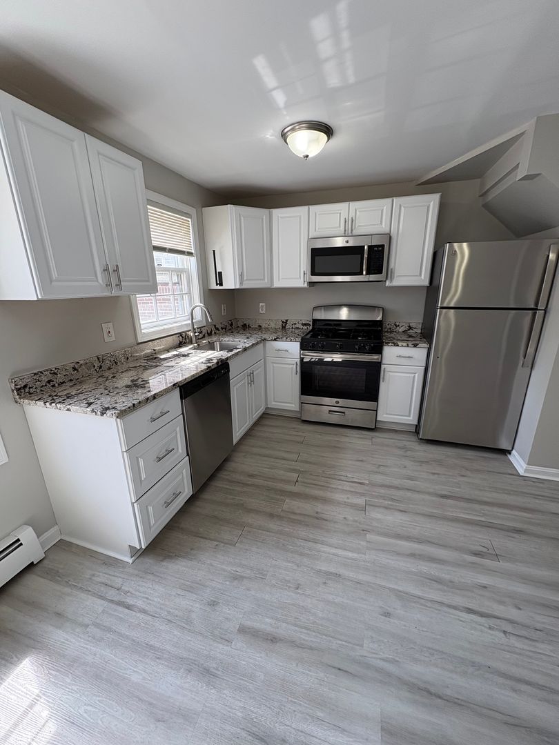 Beverly Apartment: 84 Cabot St