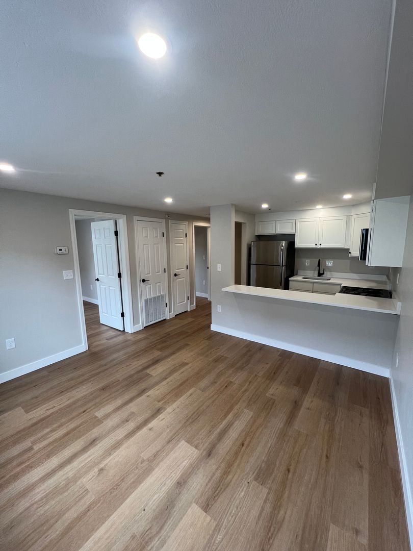 Peabody Apartment: 7 Oak St