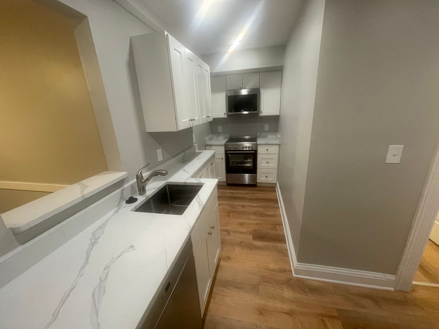 Beverly Apartment: 5 Phillips Street