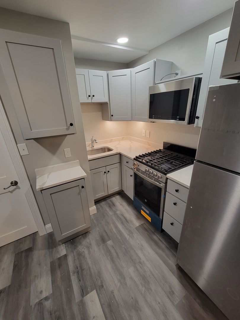 Gloucester Apartment: 16 Magnolia Ave