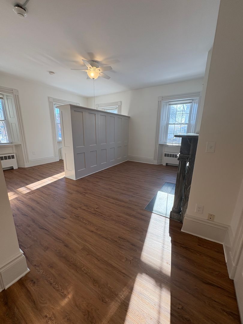 Salem Apartment: 17 Winter St