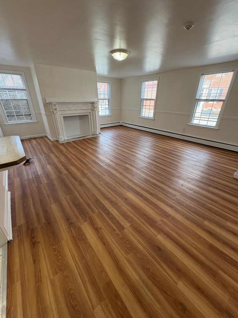 Salem Apartment: 10 Summer St