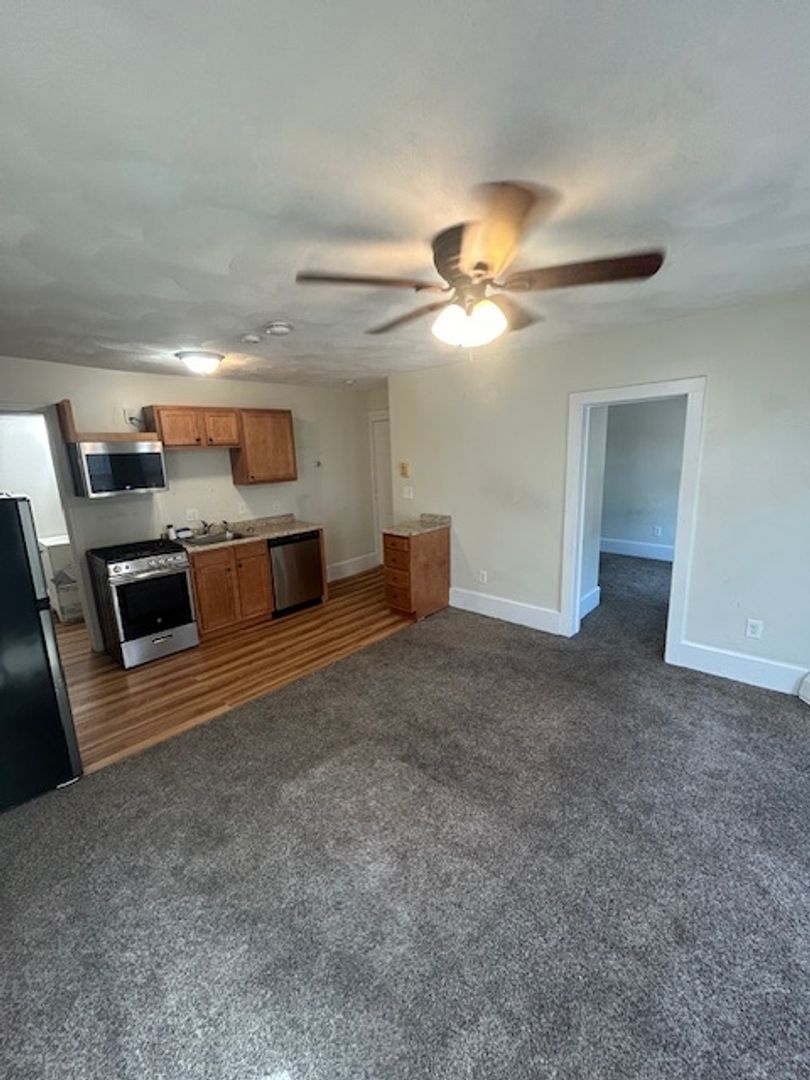 Salem Apartment: 12-14 Summer St