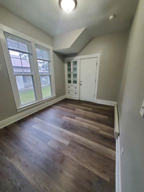 Conveniently located 1 bed unit with great natural light
