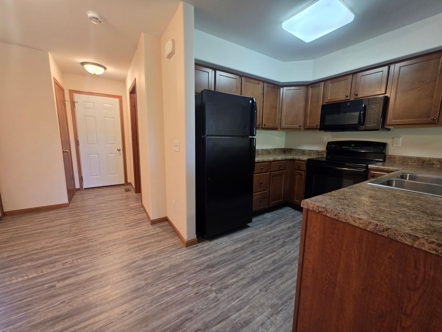 Ely Apartment: 1851-1876 Wrigley St