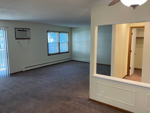 Large 2 bed Unit! Come check out the closets! – photo 1