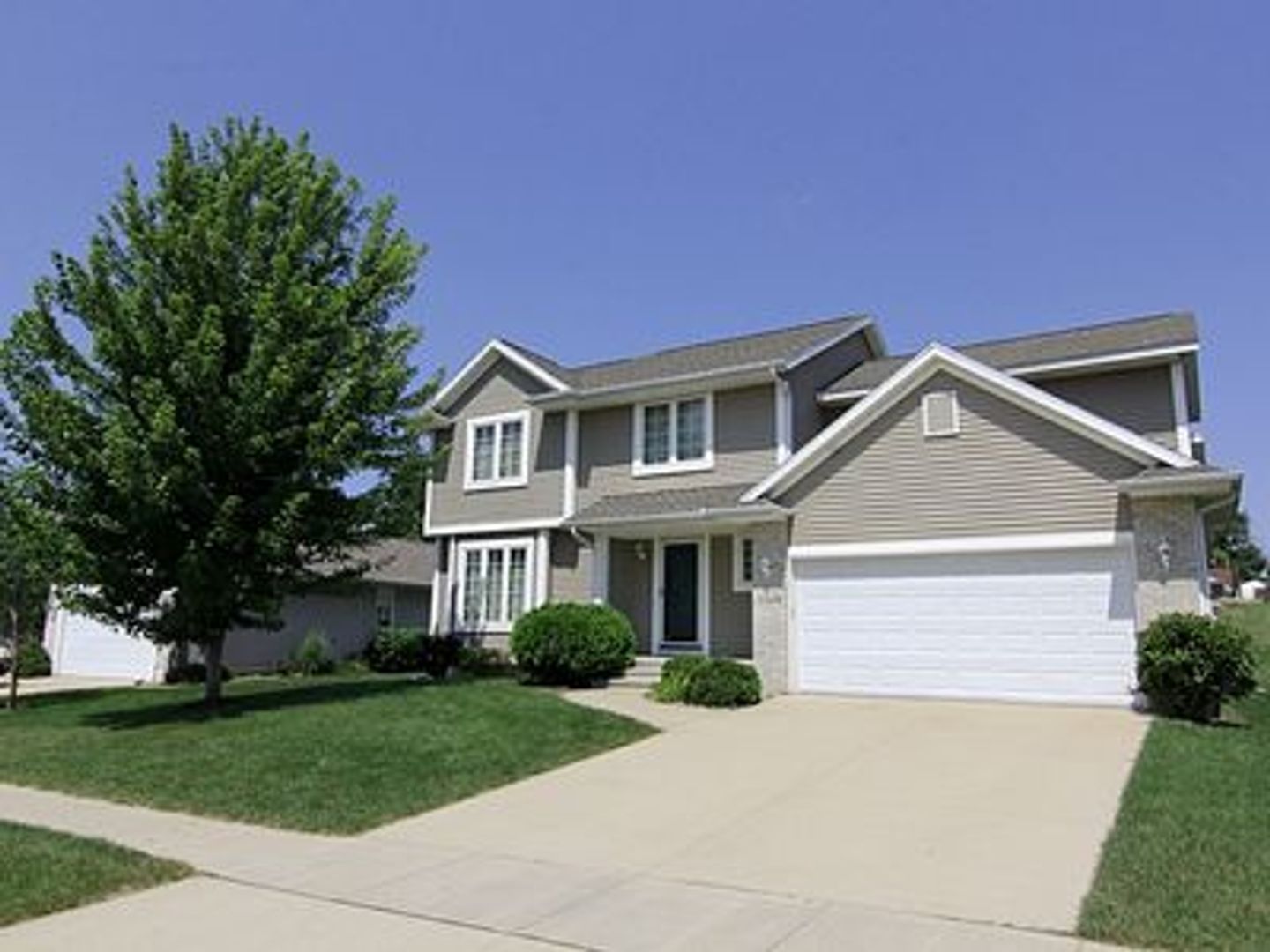 Cedar Rapids House: 1118 Rolling Creek Drive NE