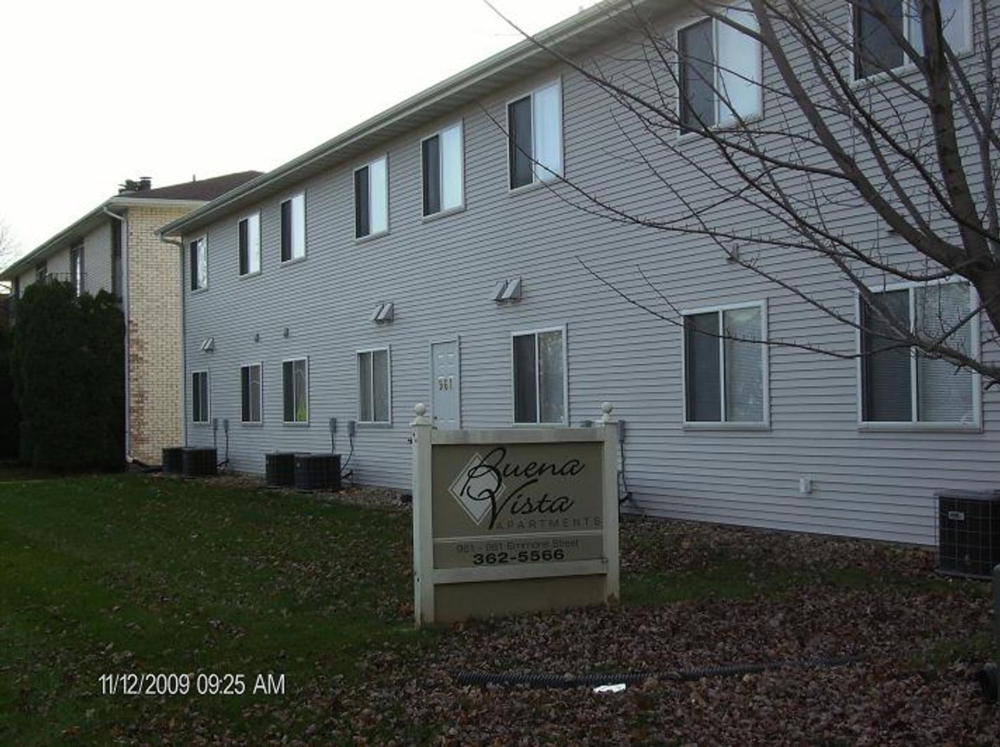 Hiawatha Apartment: 961-981 Emmons St