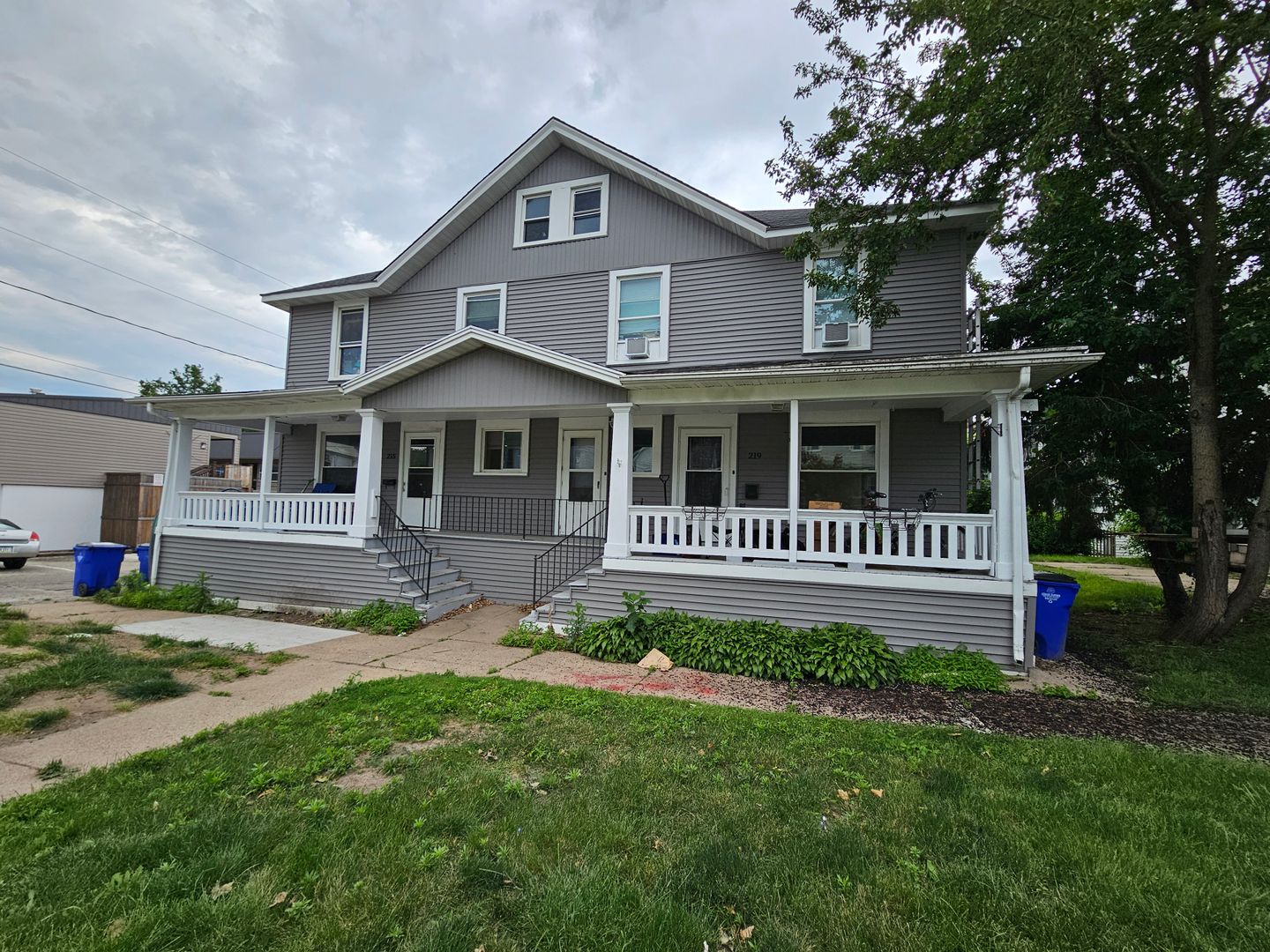 Cedar Rapids Apartment: 215 18th St NE