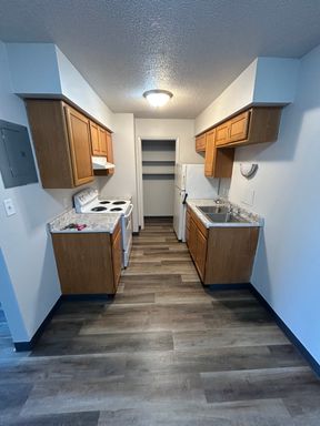 Beautifully Remodeled 2 Bed Unit!
