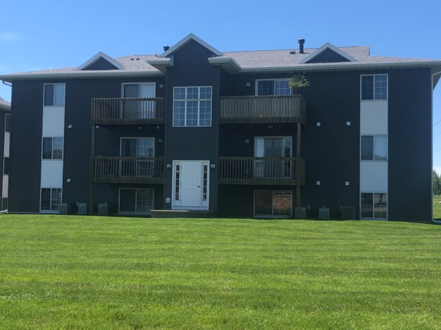 Hiawatha Apartment: 125 E Boyson Rd