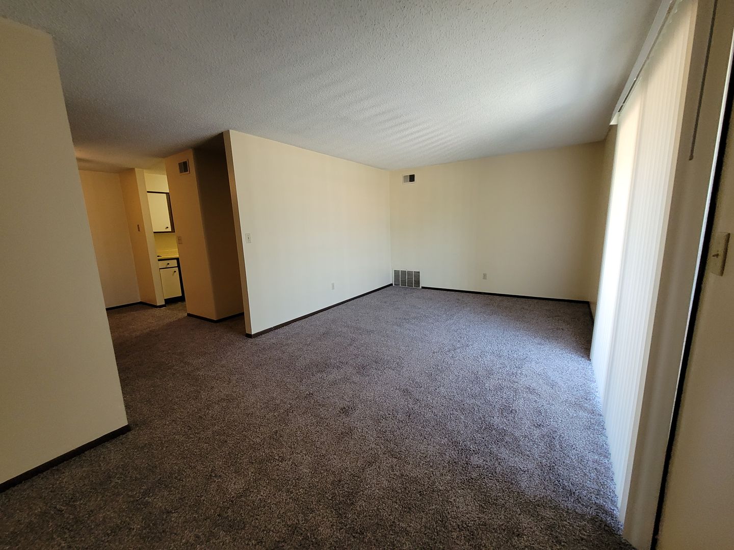 Cedar Rapids Apartment: 3215-3237 Pioneer Ave SE