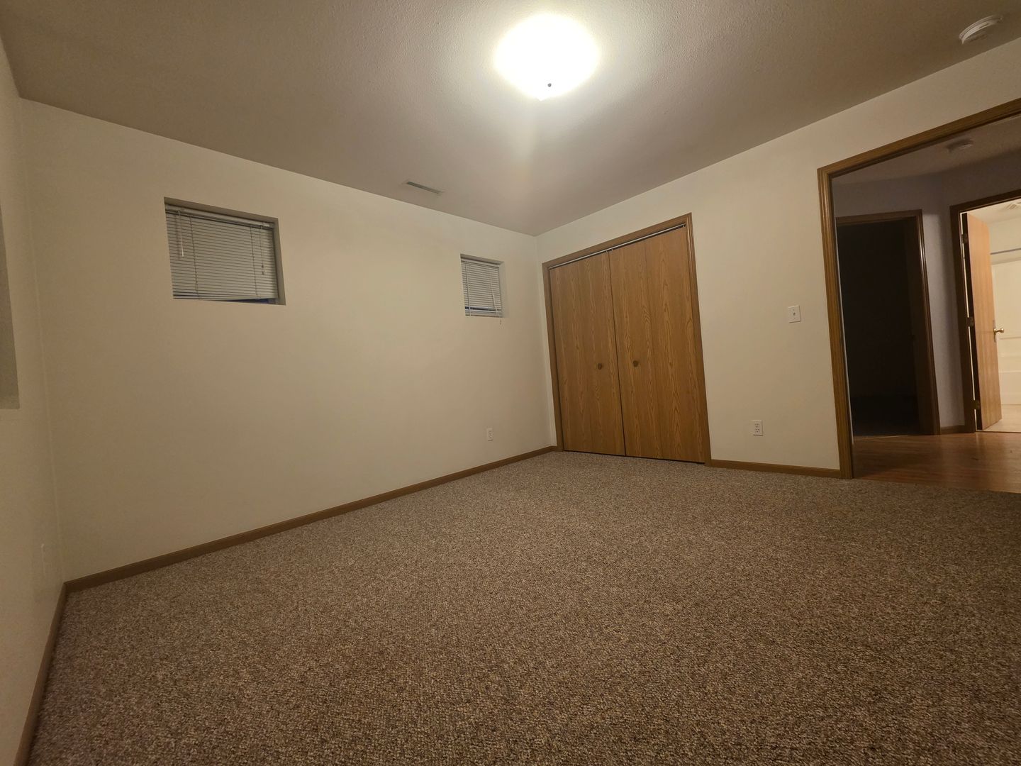 Cedar Rapids Apartment: 68 Miller Avenue SW