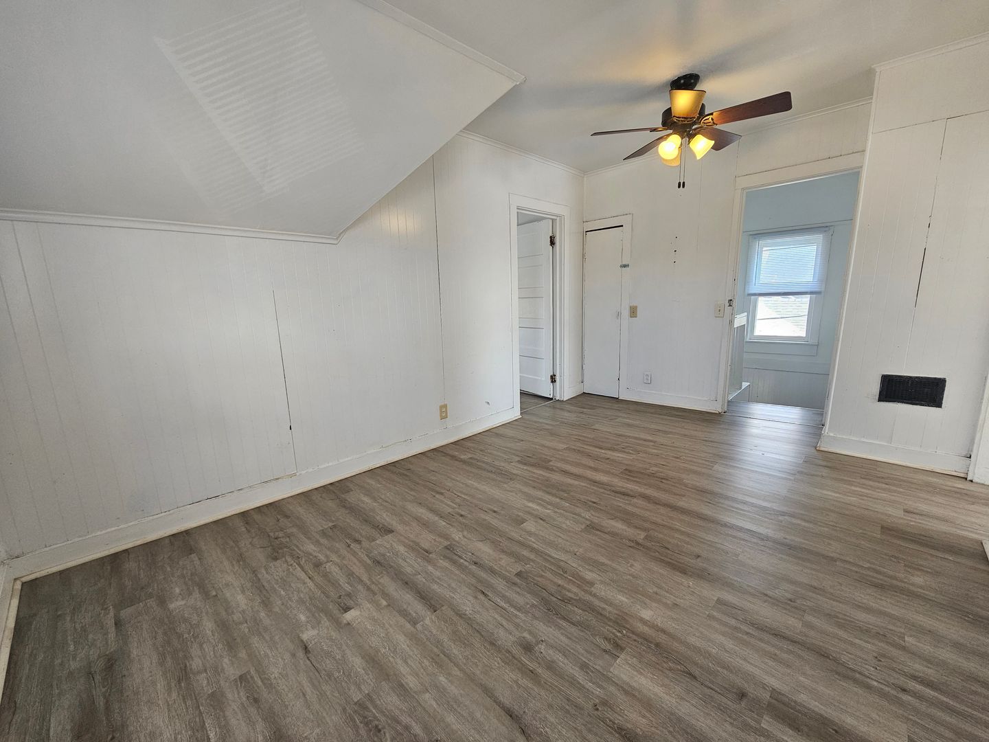 Cedar Rapids Apartment: 415 12th Street SE