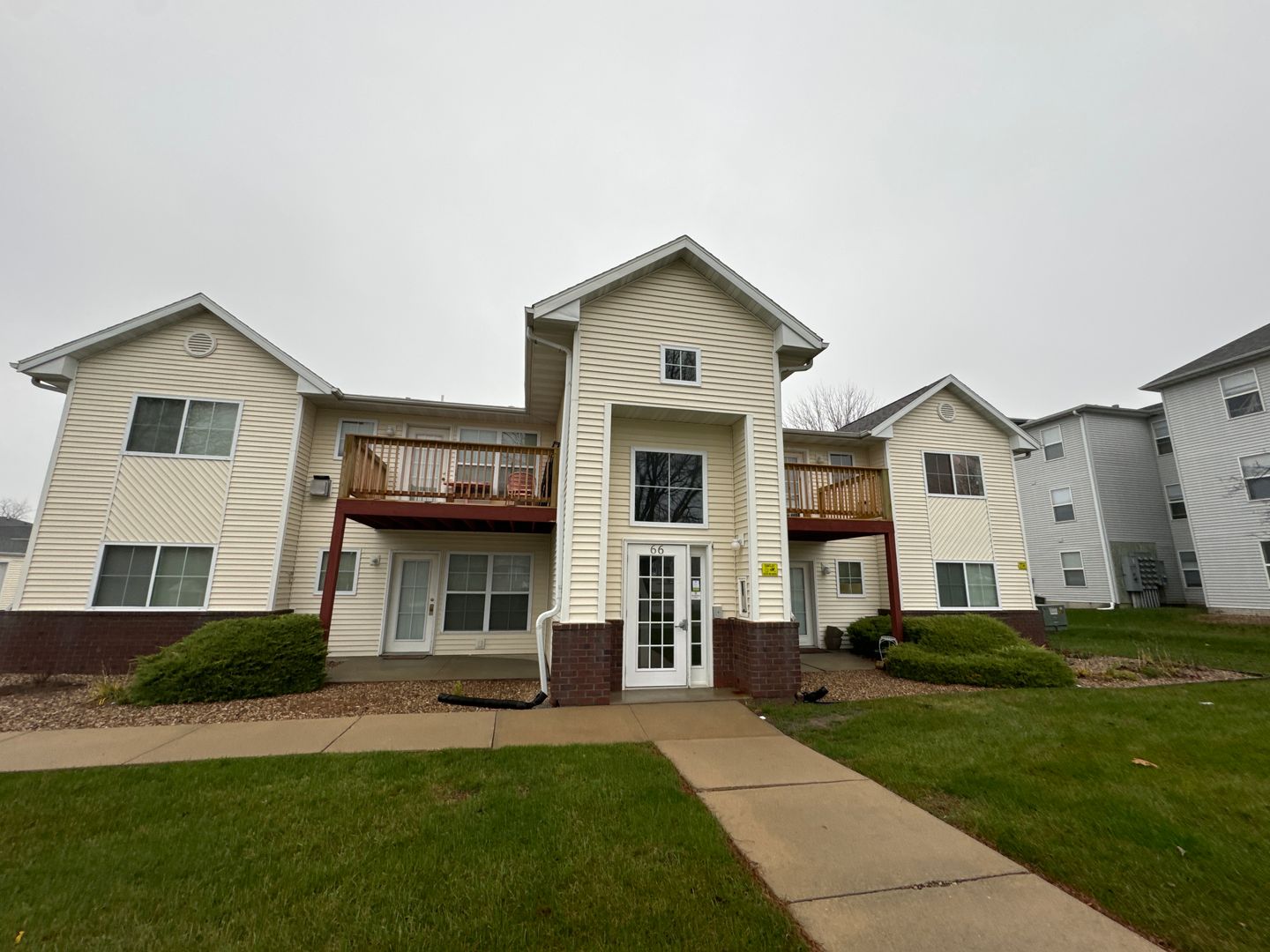 Cedar Rapids Apartment: 66 Miller Avenue SW