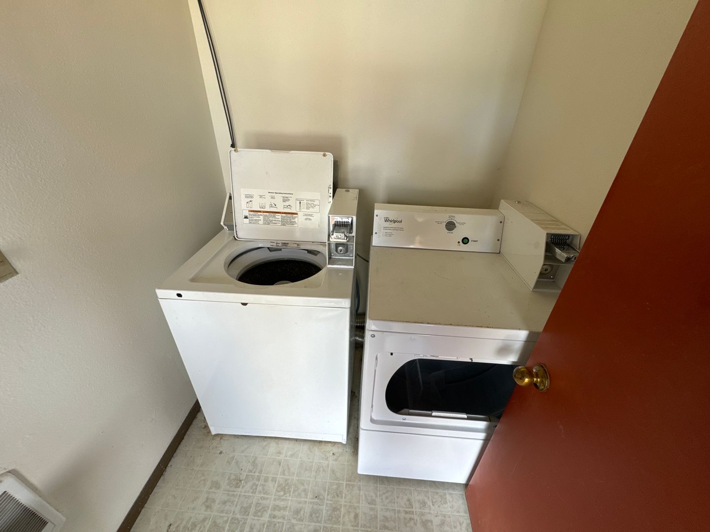 Walford Apartment: 435 1st Street N