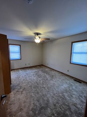 Luxury 2 Bedroom, 1.5 Bath Townhome for Rent in Newton, Iowa – photo 1