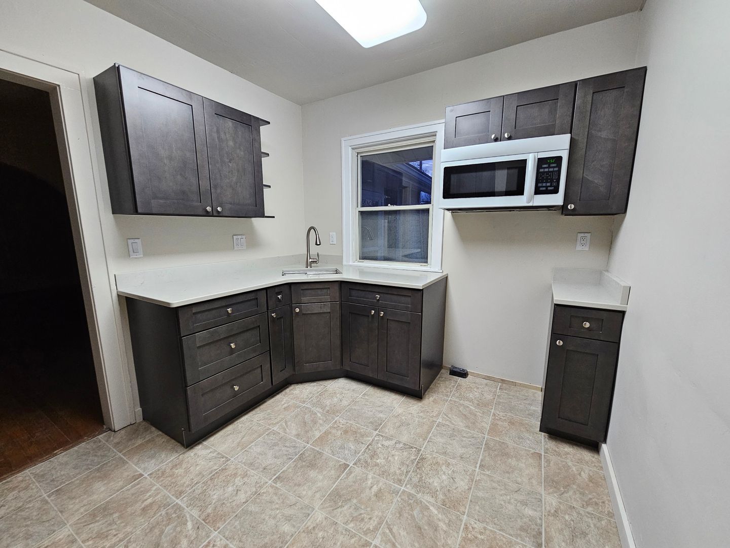 Cedar Rapids House: 806 Wellington Street SE