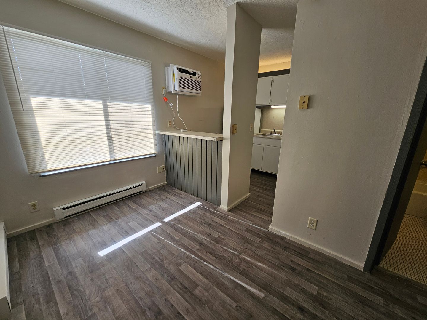 Cedar Rapids Apartment: 3009 12th Avenue SW