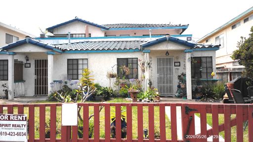 Upstairs with large deck and short walk to the beach – photo 1