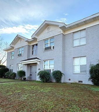 Conveniently Located Efficiency Apartment
