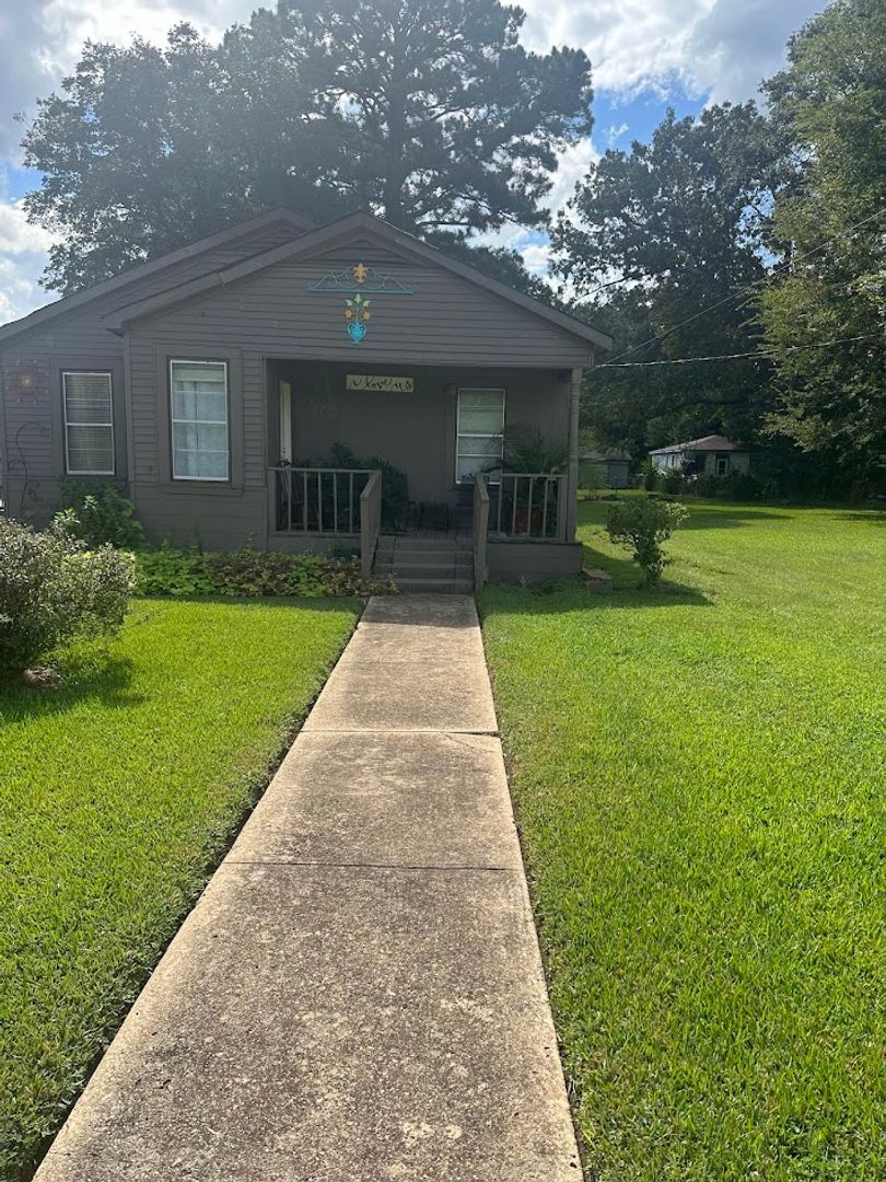 Shreveport House: 5825 Grantham